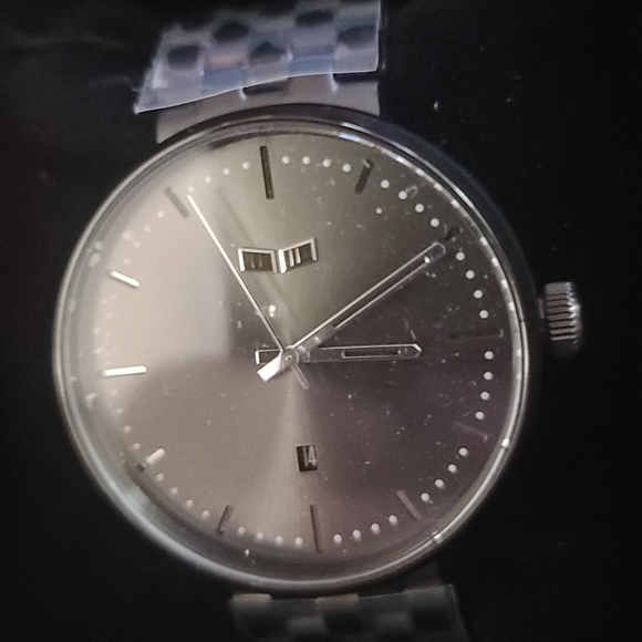 NIB - Vestal Roosevelt Stainless 42 Case - Picture 2 of 5